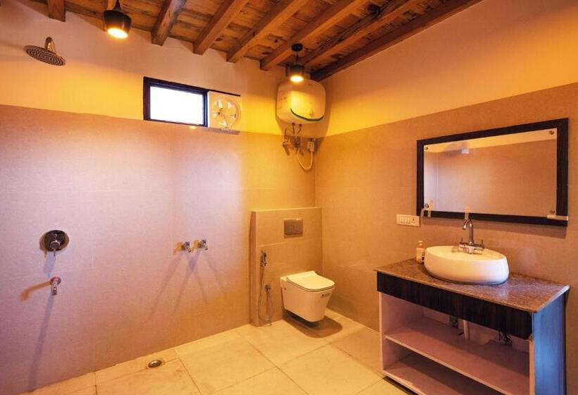 Shree Parijat Resort At Mukteshwar Hill Station With Himalayan View