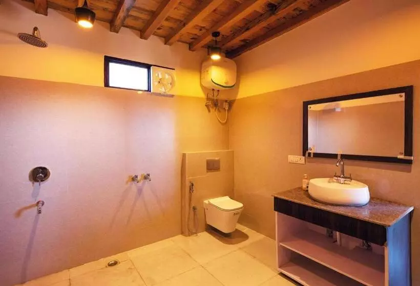 Shree Parijat Resort At Mukteshwar Hill Station With Himalayan View