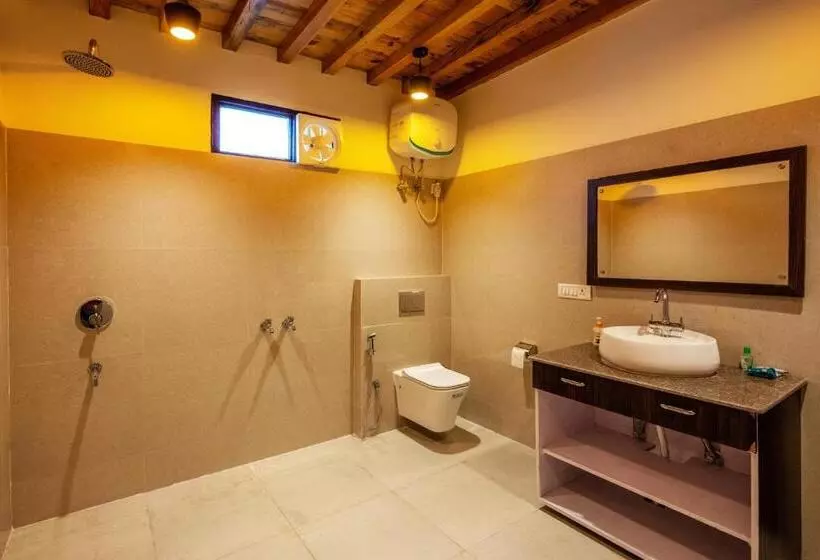 Shree Parijat Resort At Mukteshwar Hill Station With Himalayan View