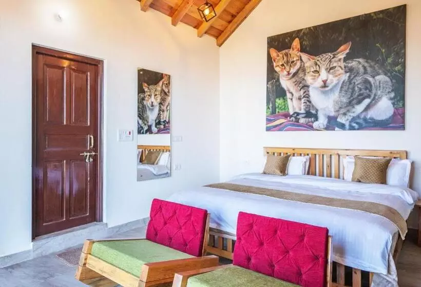 Shree Parijat Resort At Mukteshwar Hill Station With Himalayan View