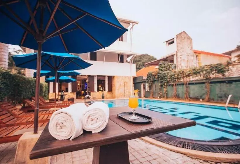 St.lachlan Hotel & Suites