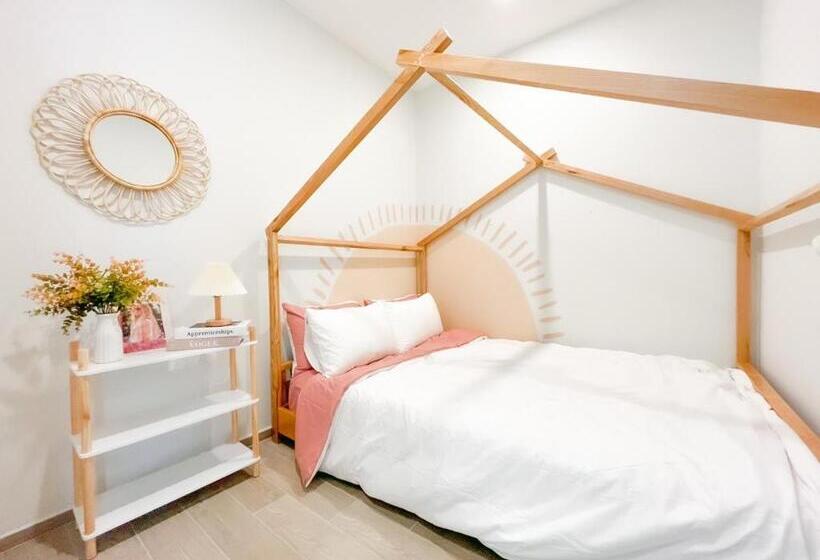 The Song Luxury Apartment By Lisa House