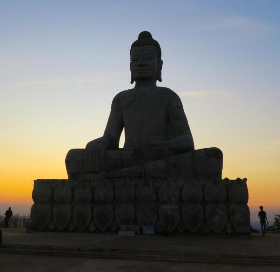 Backpacker Hostel And Jungle Trekking