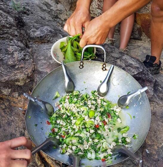 Backpacker Hostel And Jungle Trekking