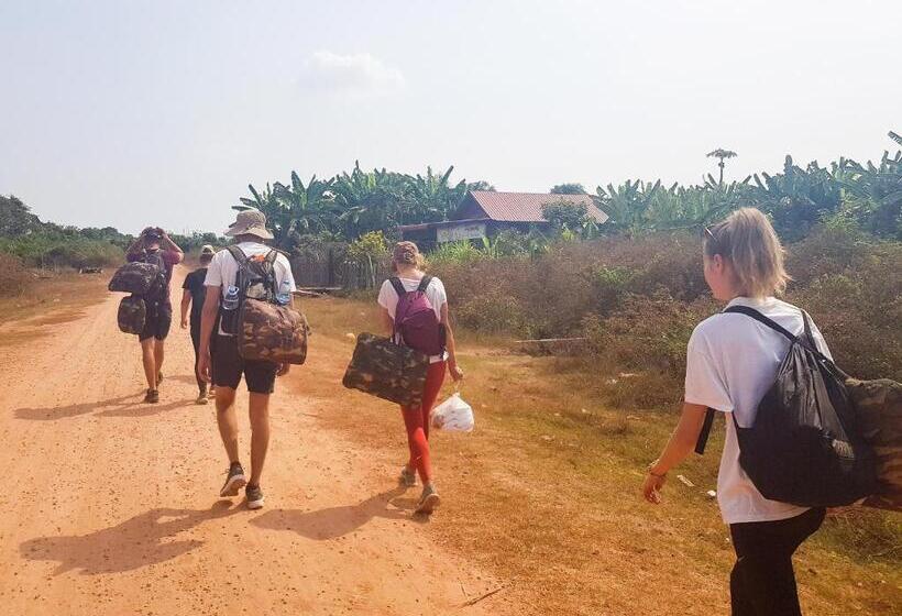 Backpacker Hostel And Jungle Trekking