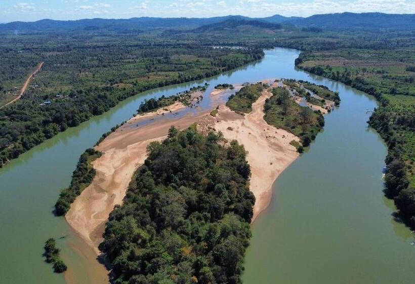 Backpacker Hostel And Jungle Trekking