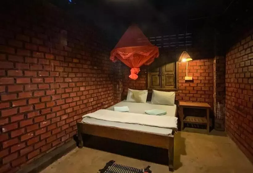 Backpacker Hostel And Jungle Trekking