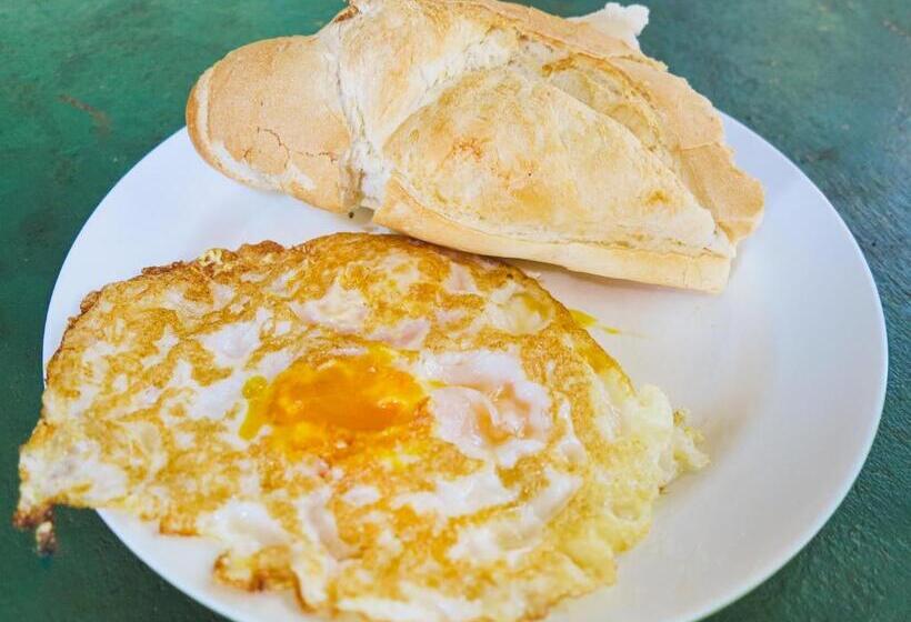 Backpacker Hostel And Jungle Trekking