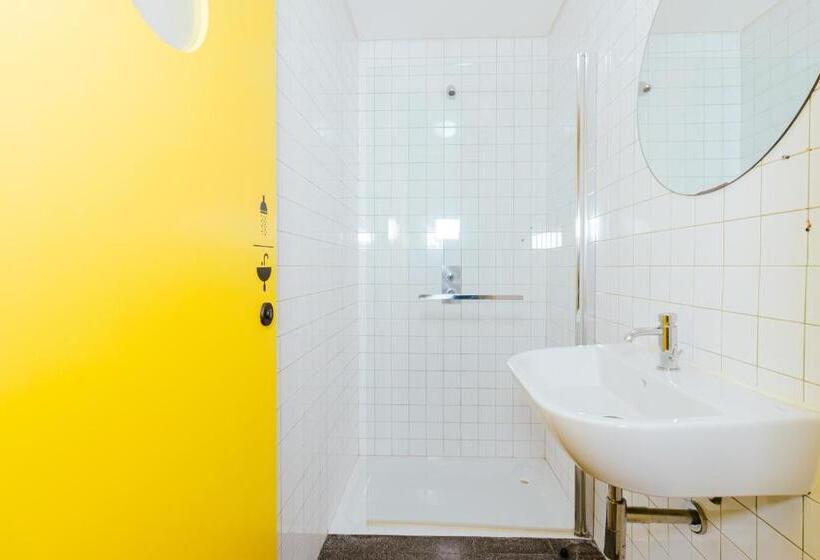 هاستل Surf & Sea Suites