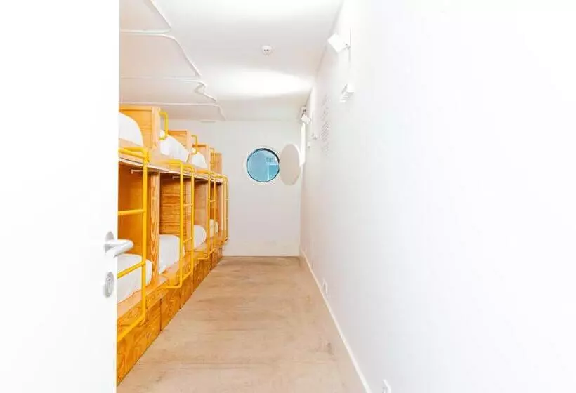 Retkeilymaja Surf & Sea Suites