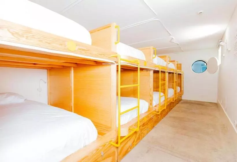 Retkeilymaja Surf & Sea Suites