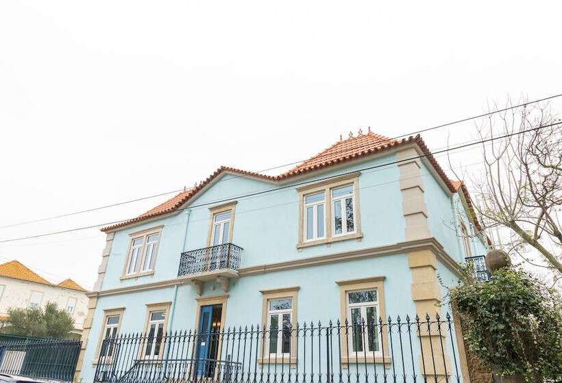 هاستل Surf & Sea Suites