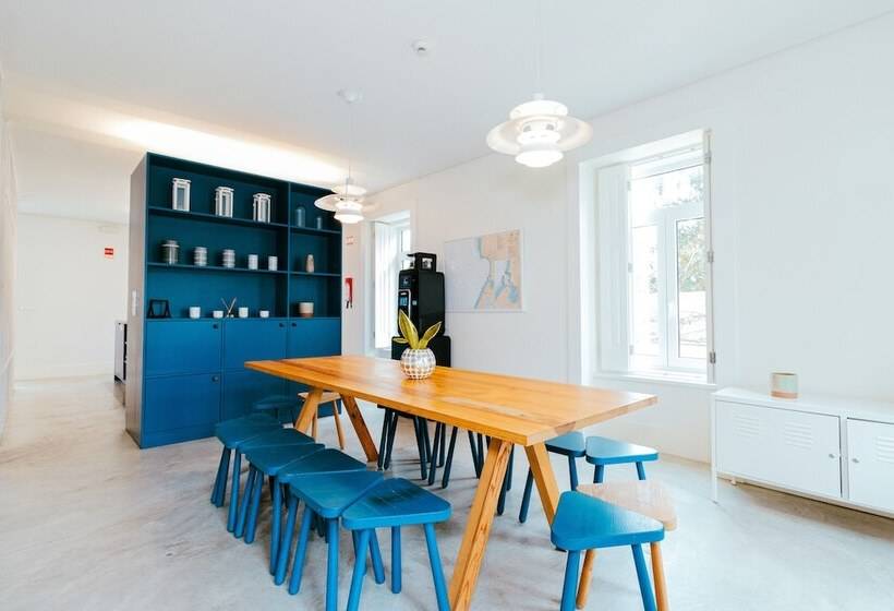 هاستل Surf & Sea Suites