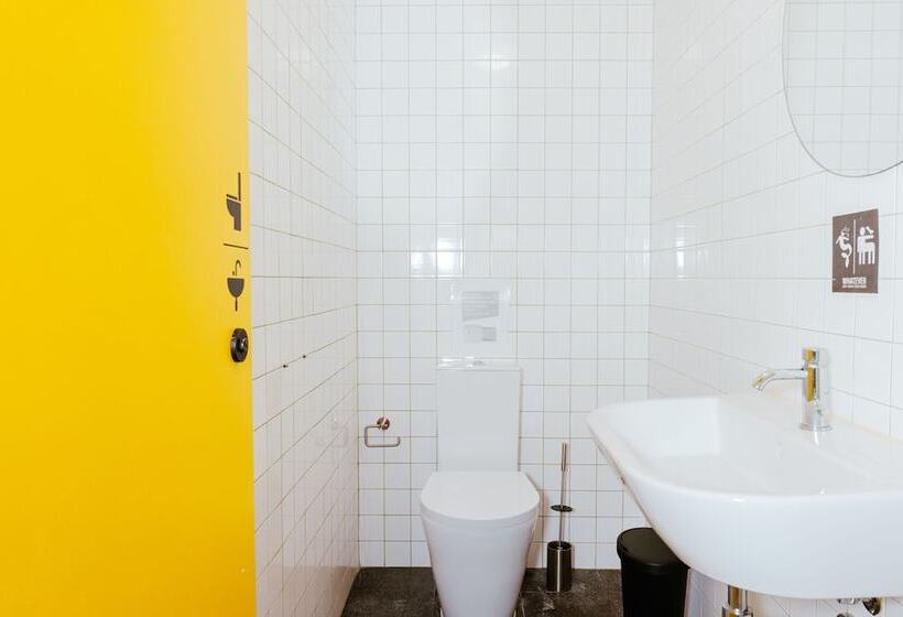 هاستل Surf & Sea Suites