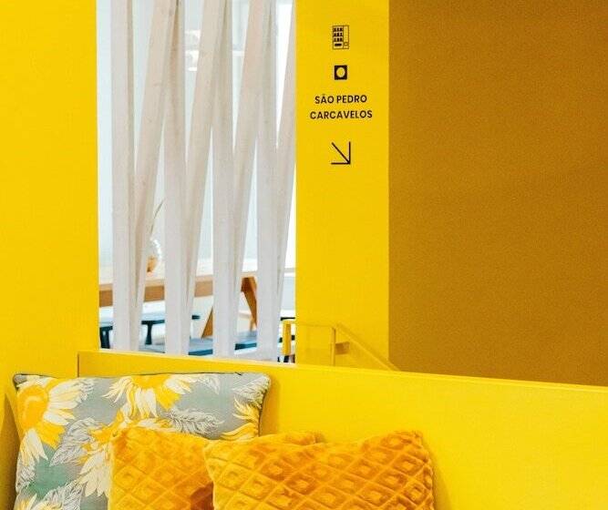 هاستل Surf & Sea Suites