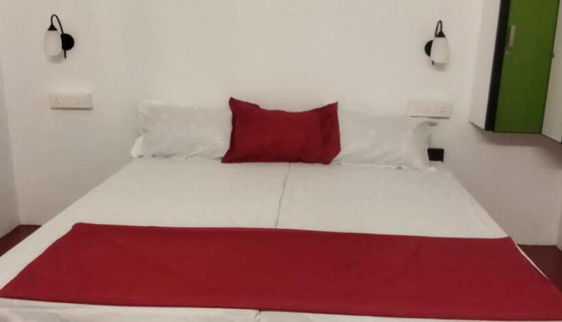 מלון כמוסות Coastal Cabana Marari