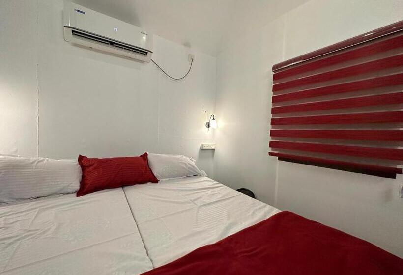 מלון כמוסות Coastal Cabana Marari