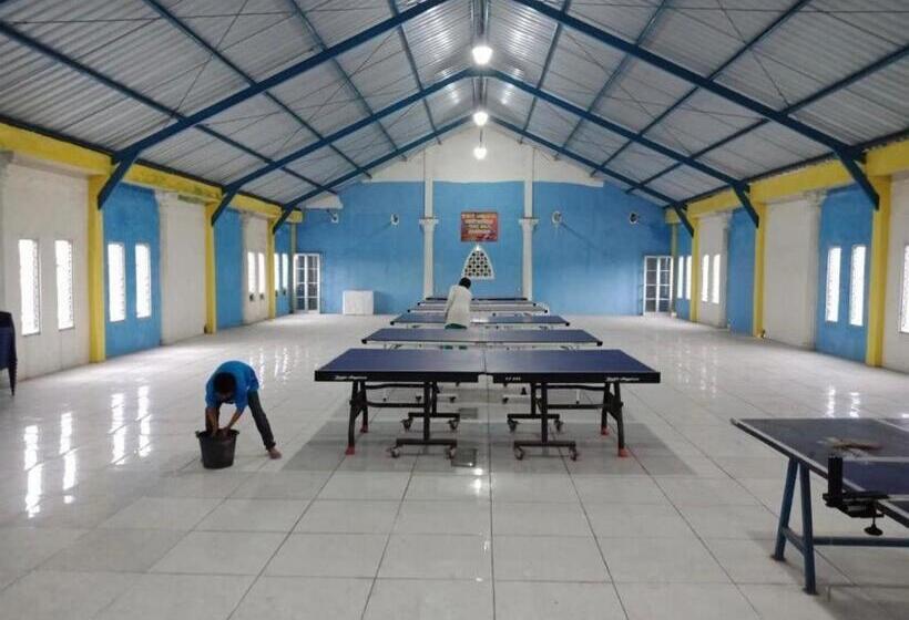 Hôtel Spot On 93555 Triple N Homestay