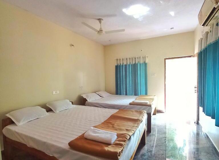 هتل The Stone Cabin Cottage