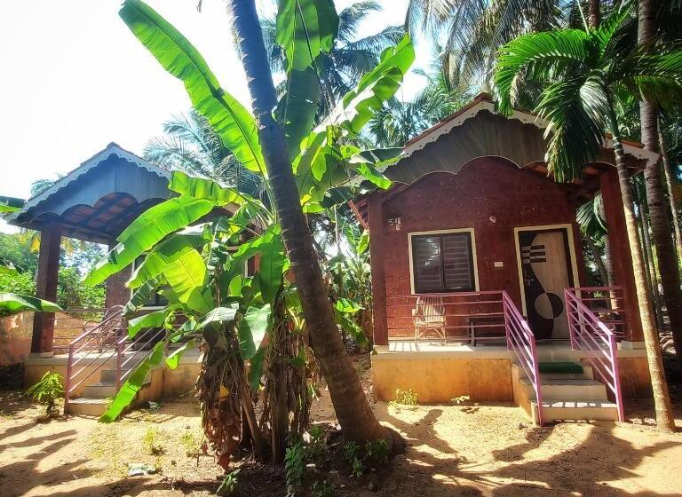 هتل The Stone Cabin Cottage