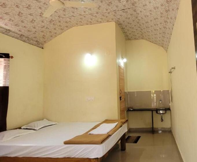 هتل The Stone Cabin Cottage