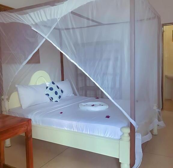 Отель Zanz 14 Beach Bungalows