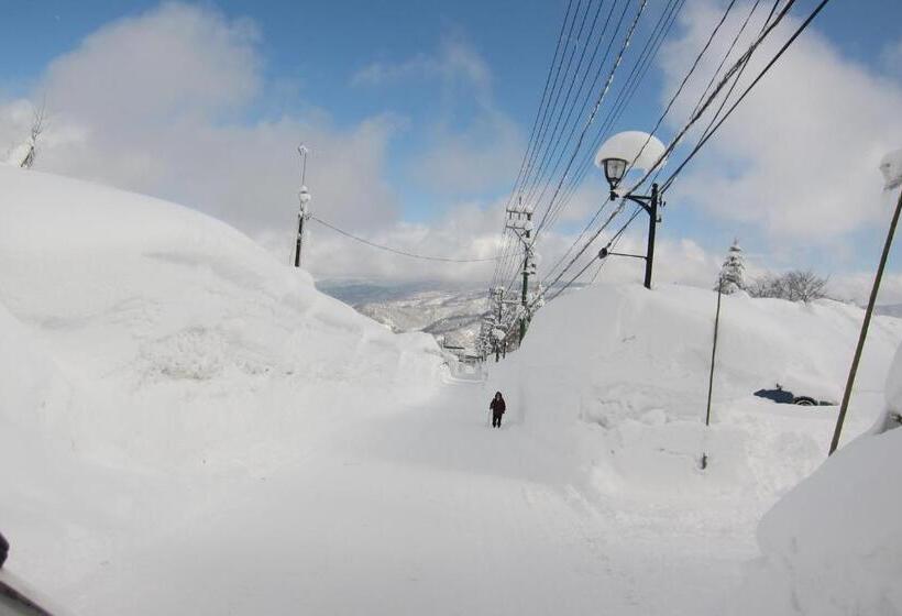 פנסיון A Short Walk To Akakura Onsen Ski Lift And Town By Japow House