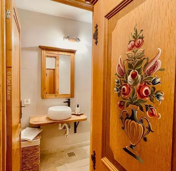 Majatalo Sadova Village   Casa Maria