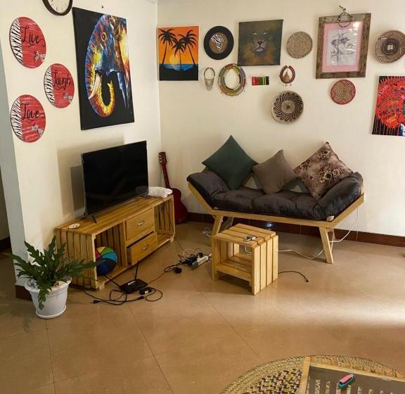 ユースホステル A Cozy Home Stay In Arusha Catus House