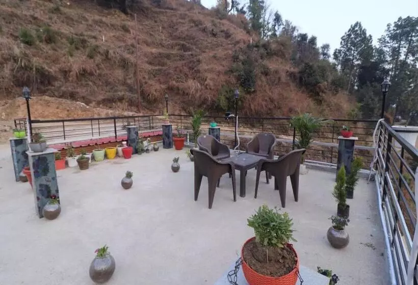 ベッドアンドブレックファースト Backwoods Suites Shimla