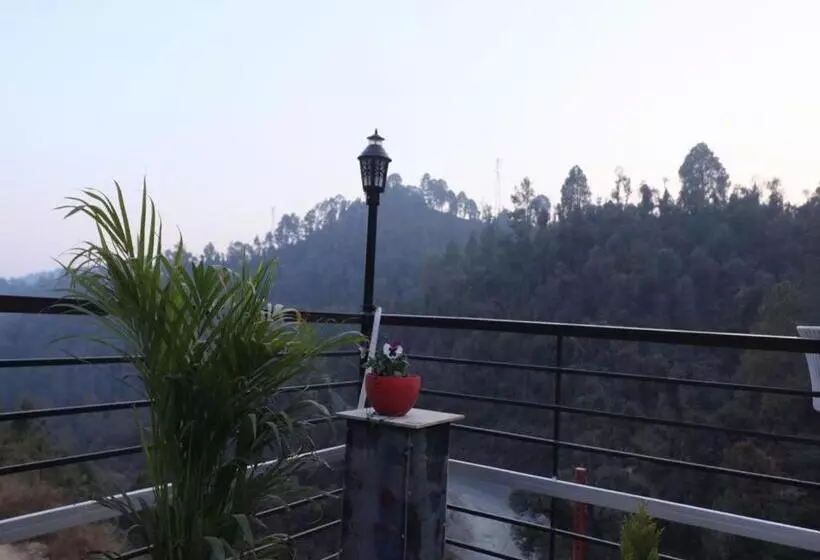 ベッドアンドブレックファースト Backwoods Suites Shimla