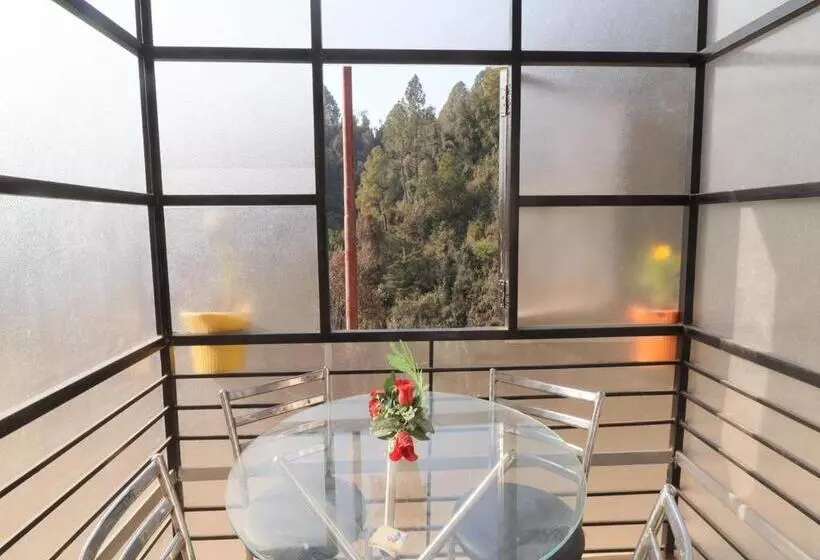 ベッドアンドブレックファースト Backwoods Suites Shimla