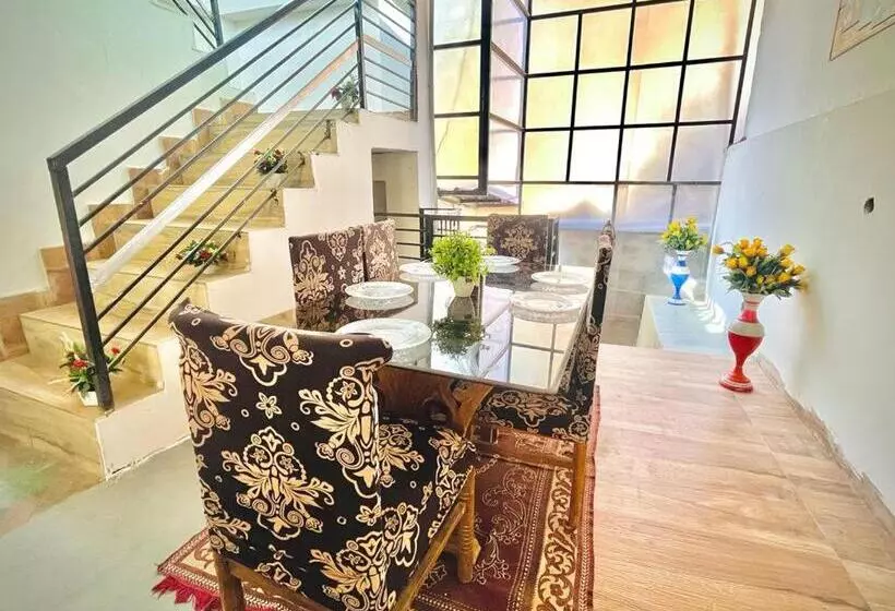 ベッドアンドブレックファースト Backwoods Suites Shimla