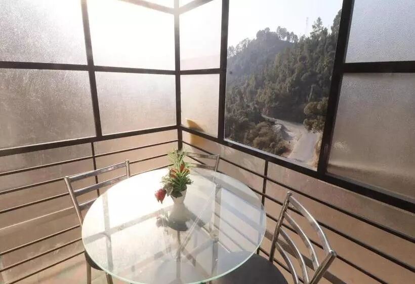 ベッドアンドブレックファースト Backwoods Suites Shimla