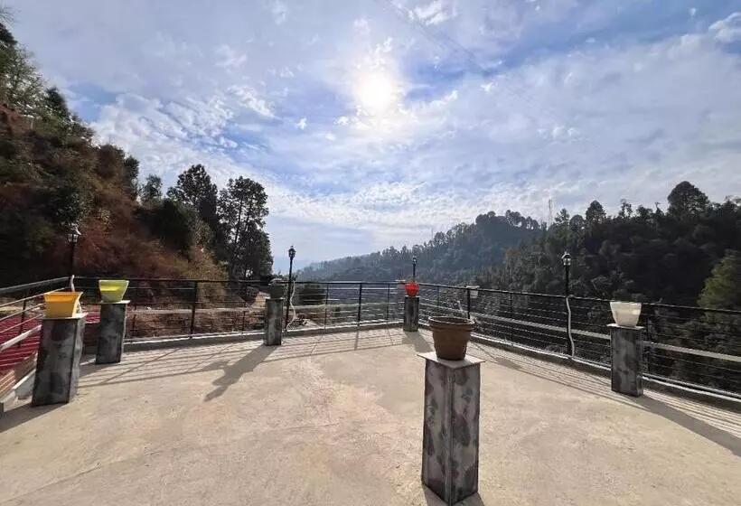 ベッドアンドブレックファースト Backwoods Suites Shimla
