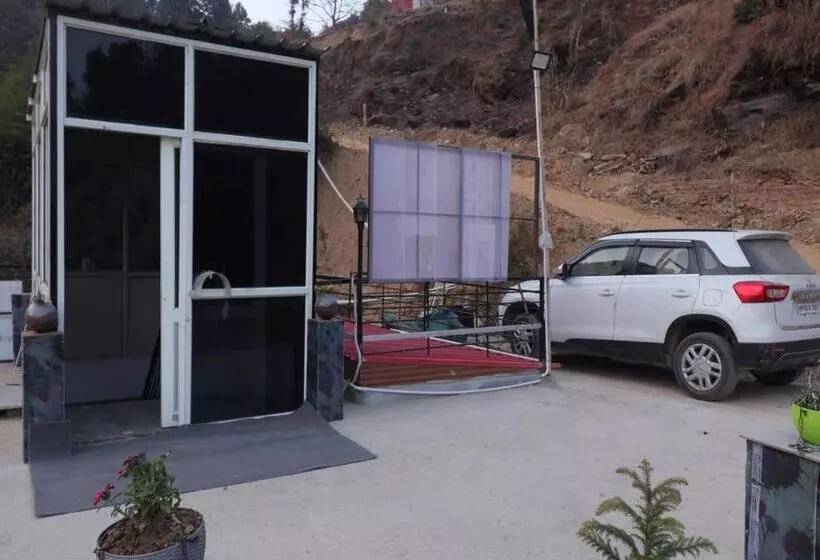 ベッドアンドブレックファースト Backwoods Suites Shimla