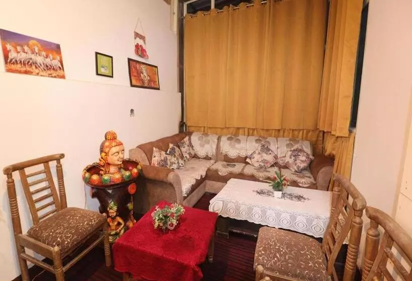 ベッドアンドブレックファースト Backwoods Suites Shimla