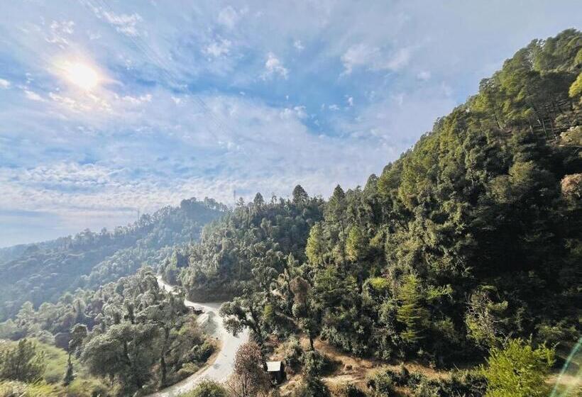 צימר Backwoods Suites Shimla