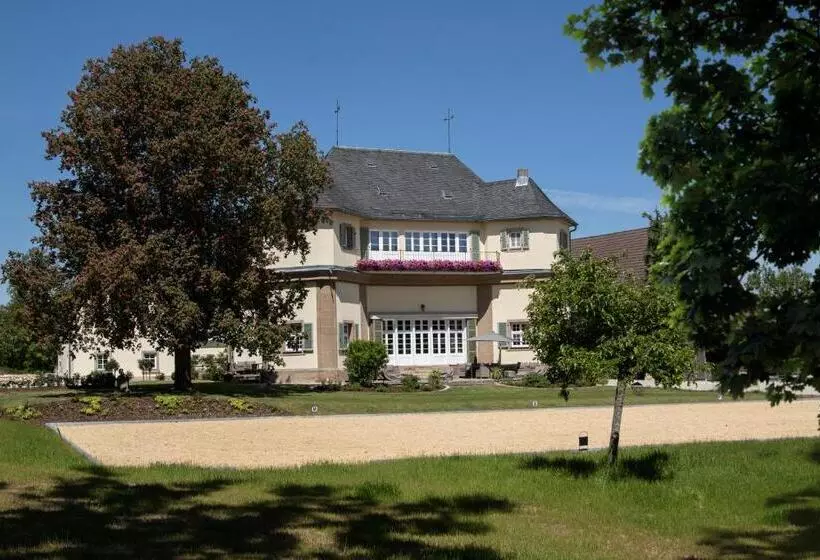 Aamiaismajoitus (B&B) Schloß Falkenhaus