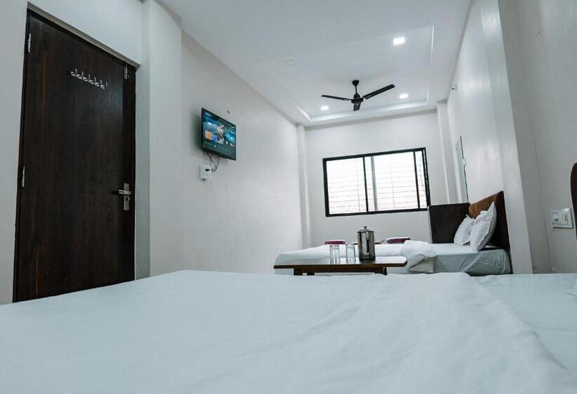 هتل Dev Ani Palace