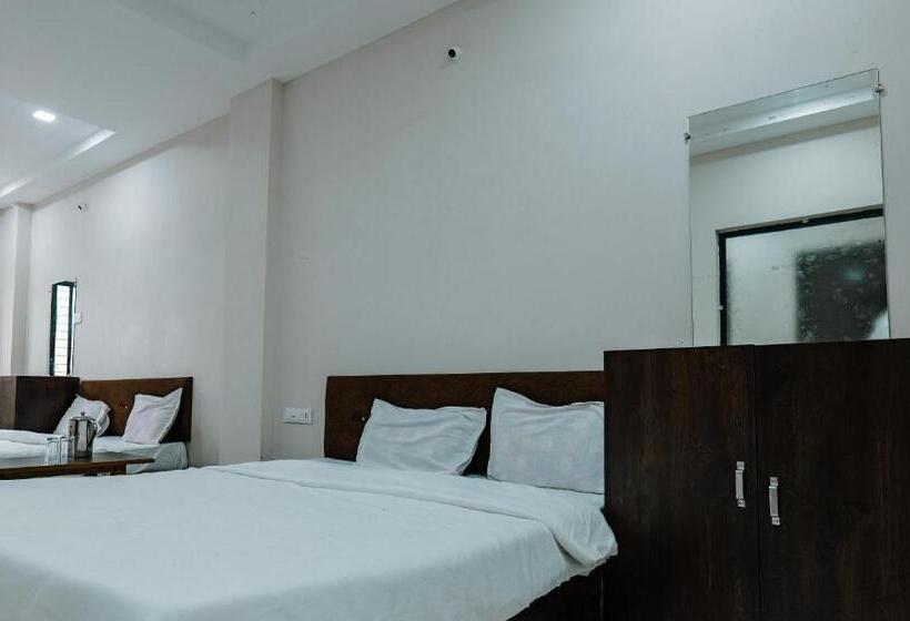 هتل Dev Ani Palace