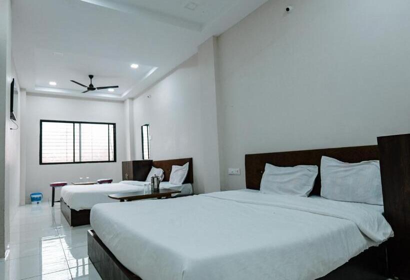 هتل Dev Ani Palace