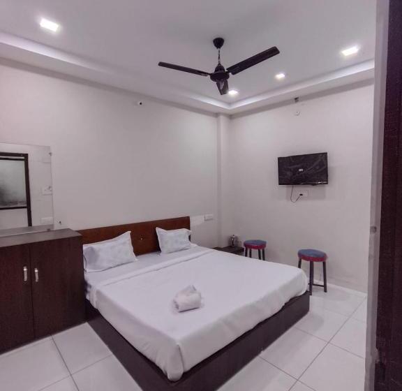 هتل Dev Ani Palace