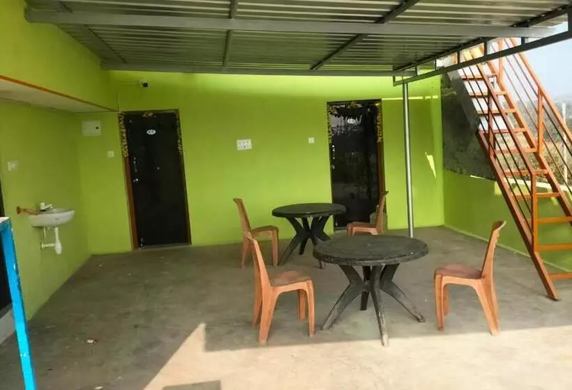 ホテル Surabhi Residency
