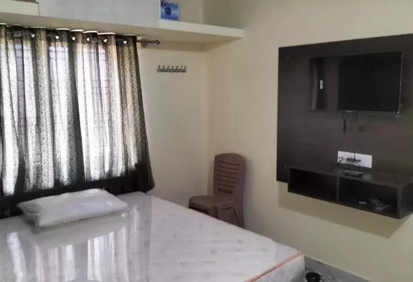 ホテル Surabhi Residency