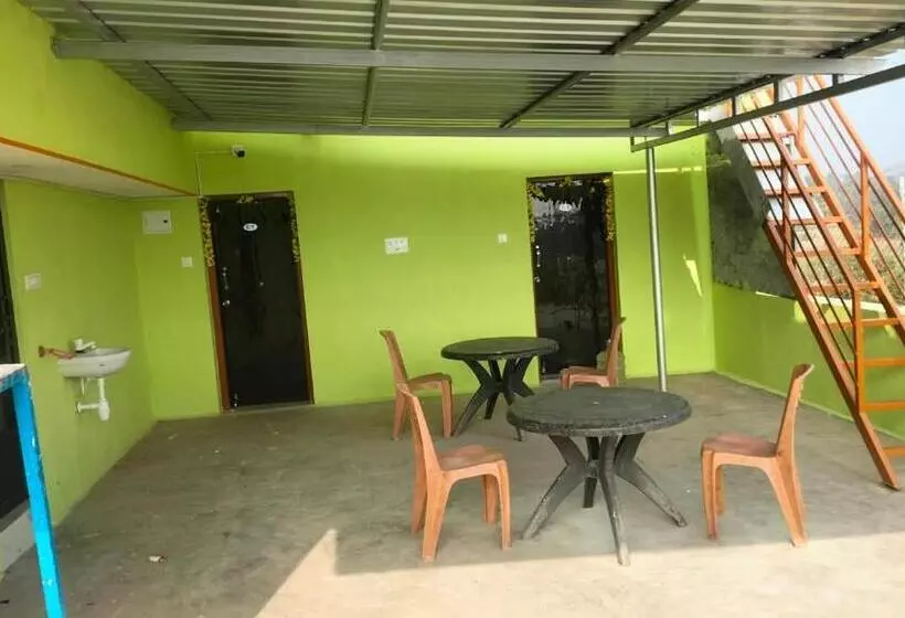 ホテル Surabhi Residency