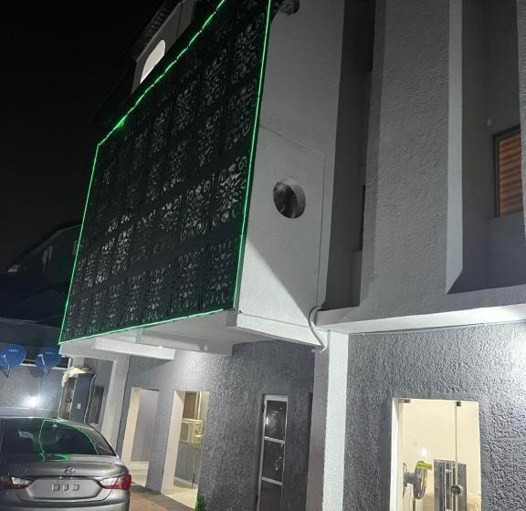 هتل Westway Suites