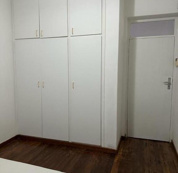 پانسیون Coastwave Guest House