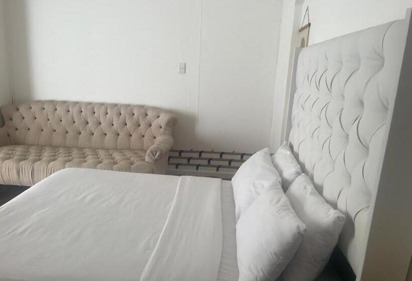 پانسیون Coastwave Guest House