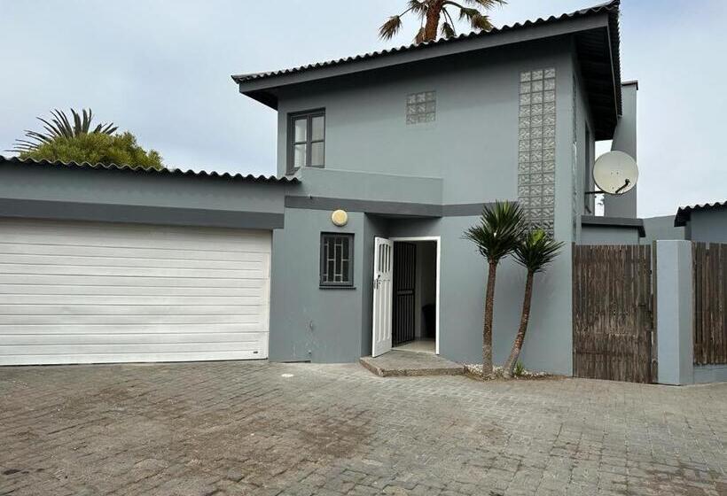 پانسیون Coastwave Guest House